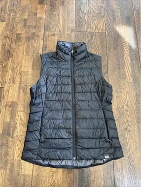 REI Co‑Op Women’s Down Puffer Vest Medium Black Quilted Packable Zip EUC Snag!